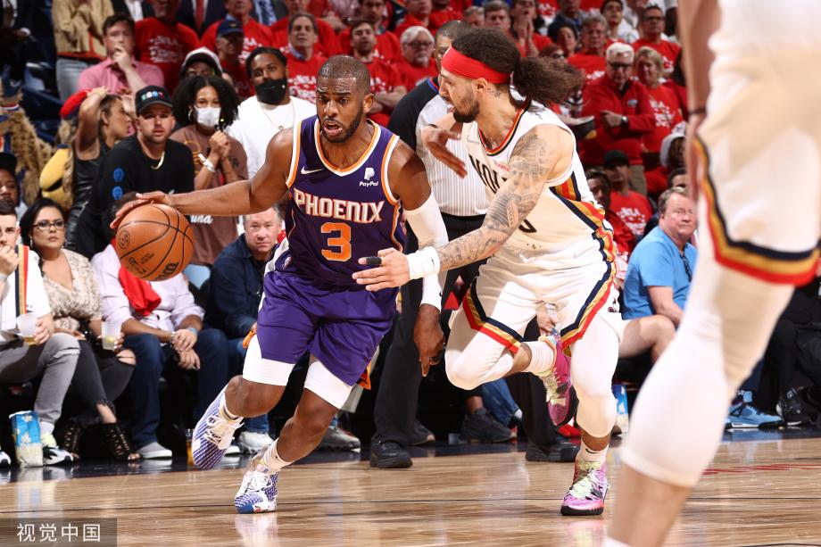 奋力拼抢 奋力拼抢