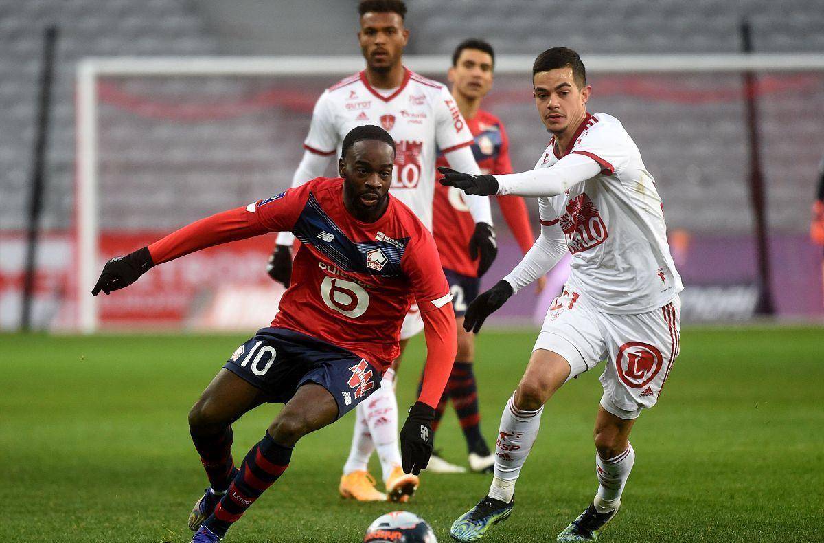 运动员也必 运动员也必